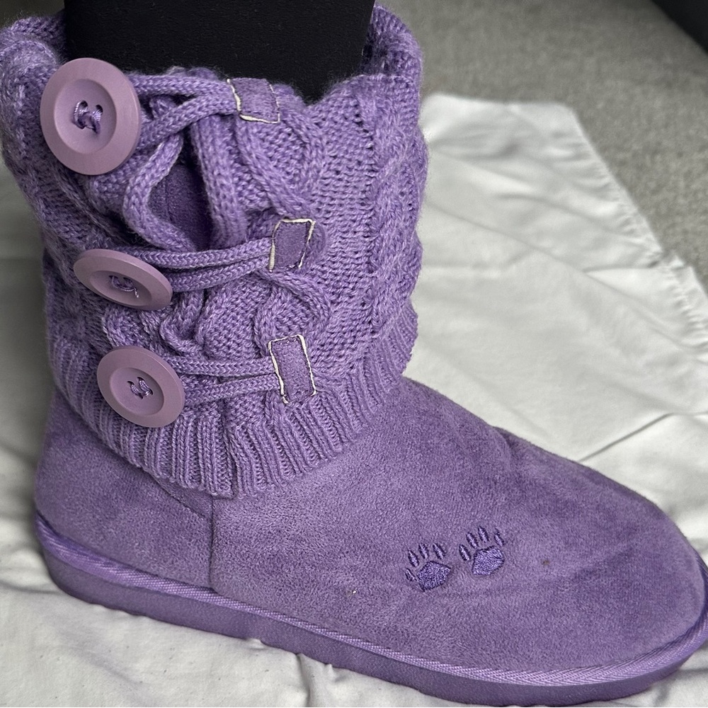 The Animal Rescue Site Greater Good purple boots sz 8.  Very comfy!! . No box.
